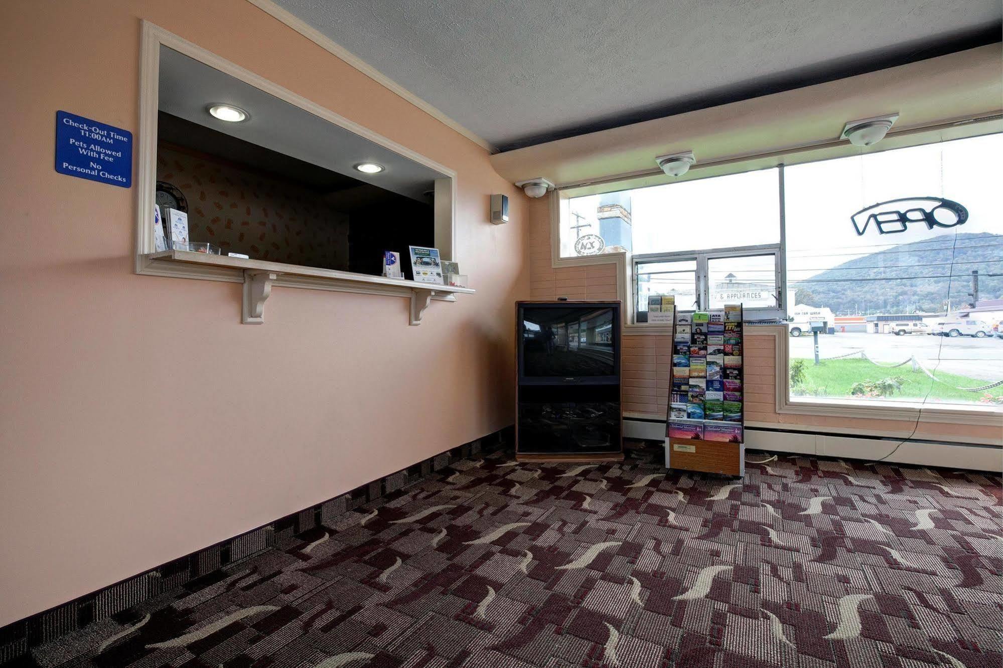 Americas Best Value Inn Bradford Interior photo