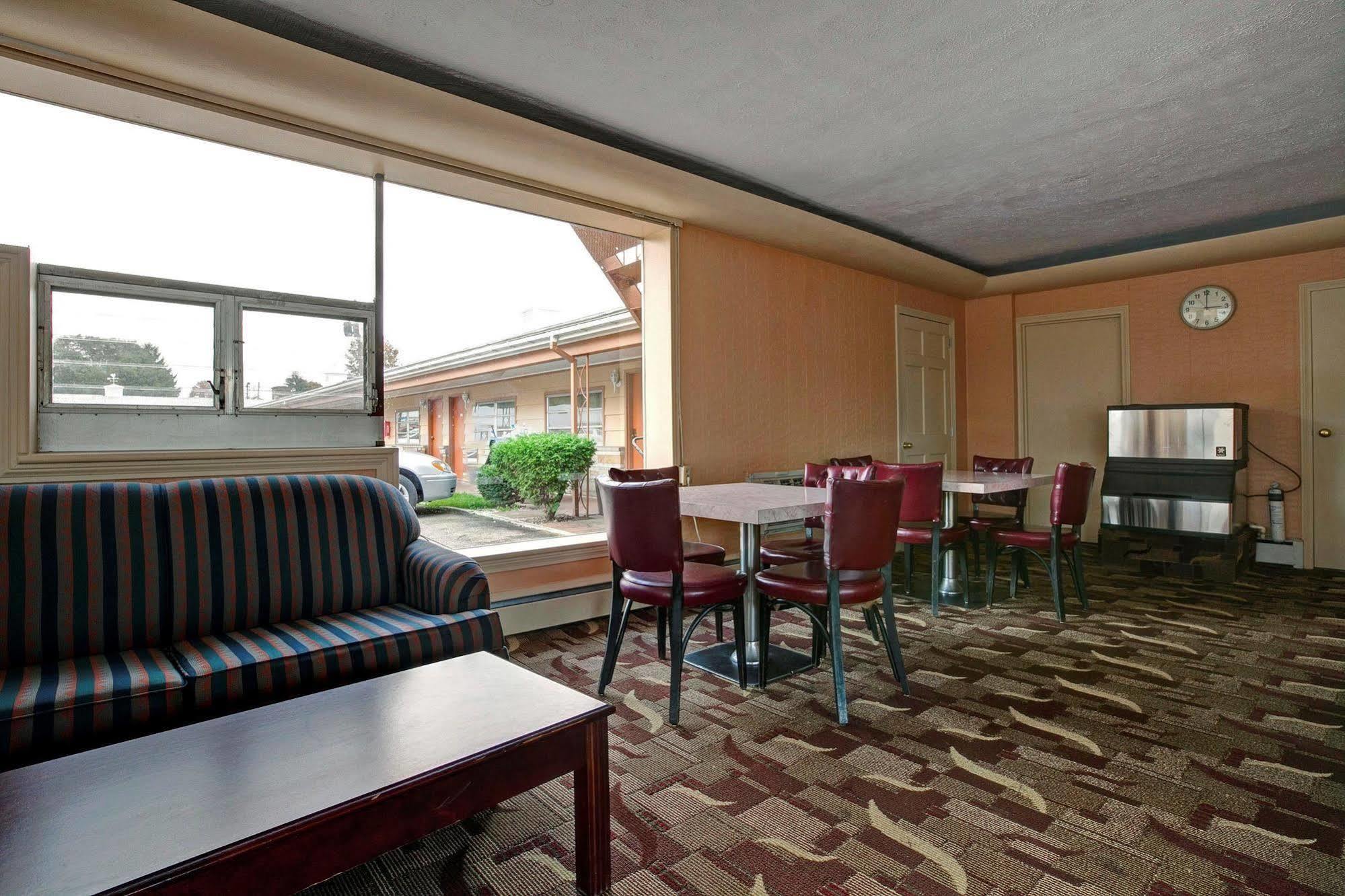 Americas Best Value Inn Bradford Restaurant photo