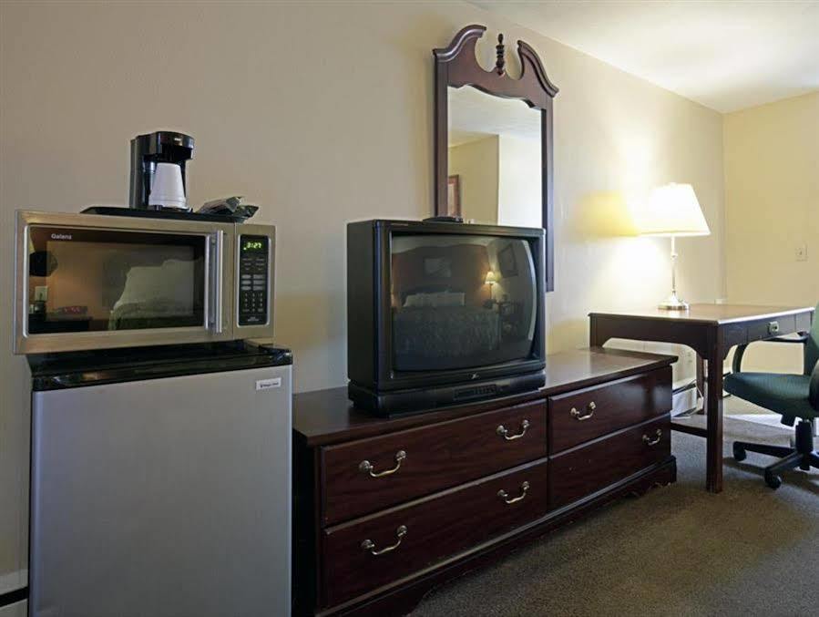 Americas Best Value Inn Bradford Exterior photo