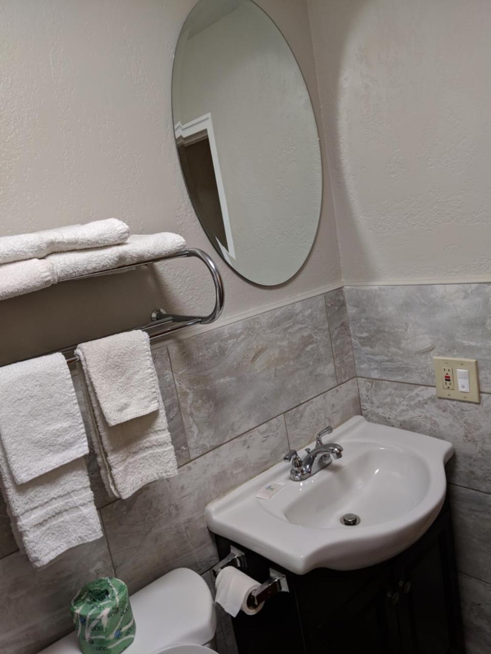 Americas Best Value Inn Bradford Exterior photo