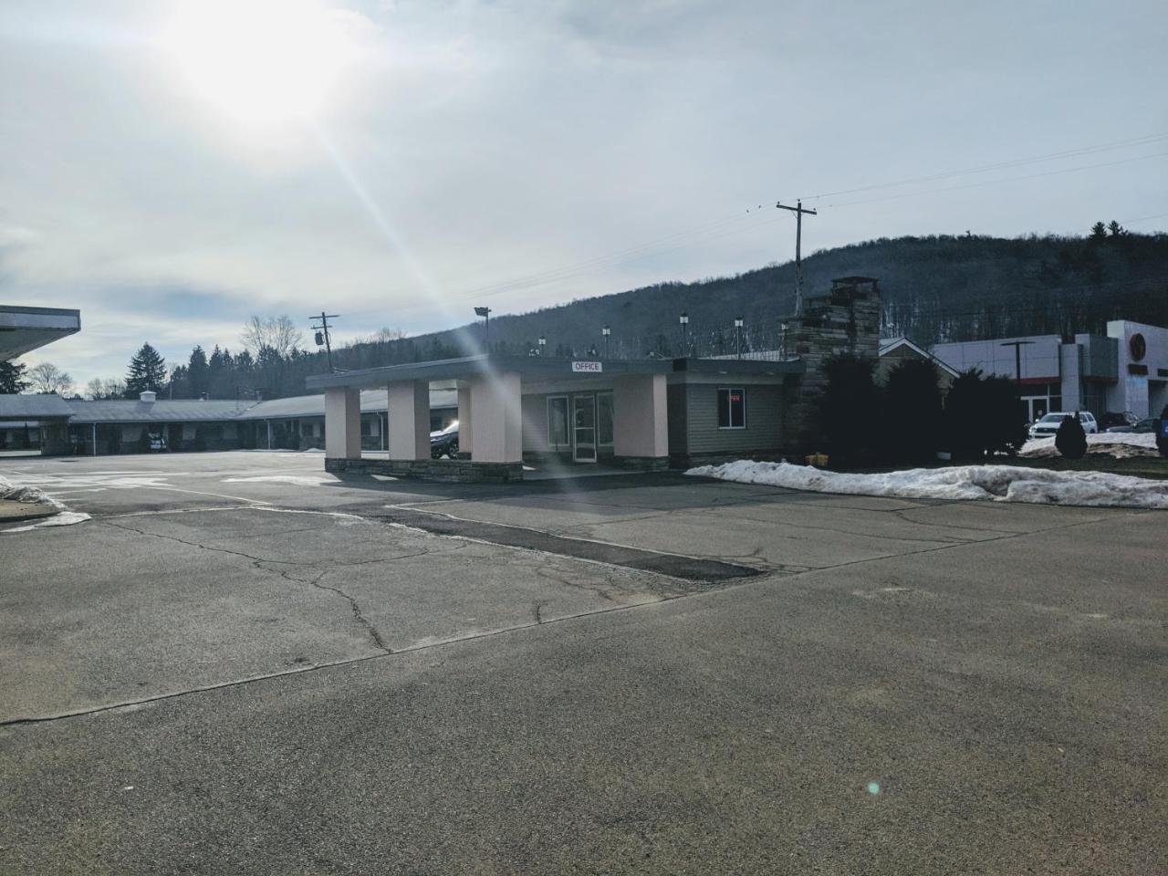 Americas Best Value Inn Bradford Exterior photo